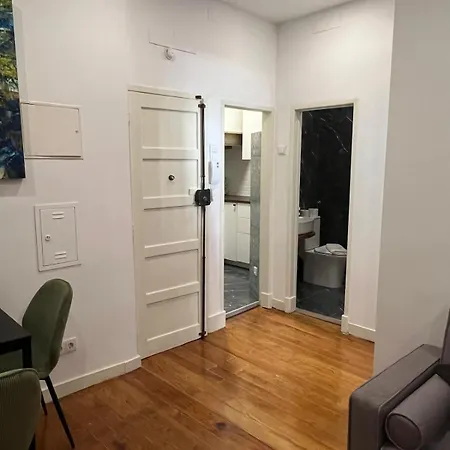 32 2 - Heart Of Lisbon Private Apartment, Bairro Alto-3